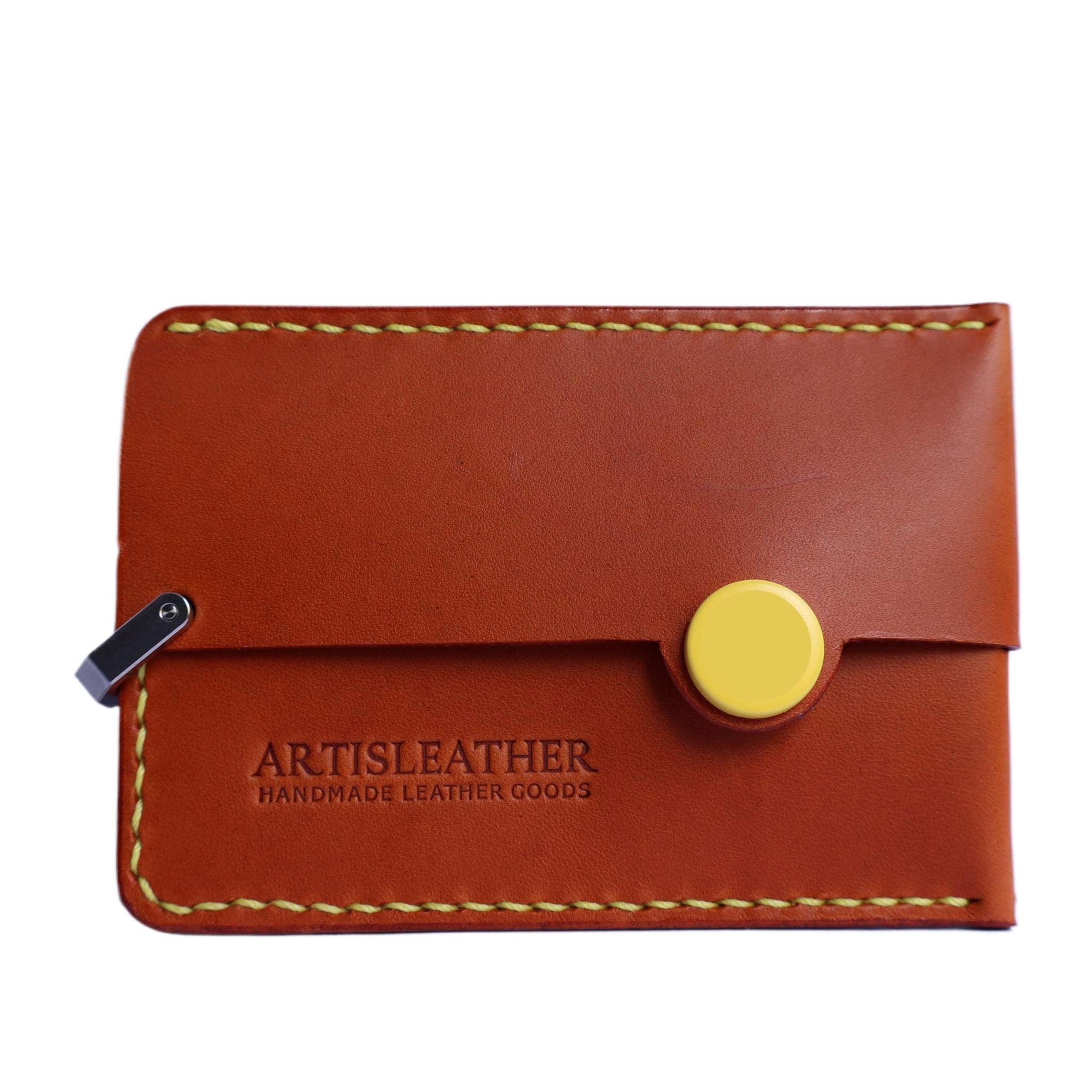 Brown Italian leather magnetic card holder with yellow button and titanium D-ring
ArtisLeather 
