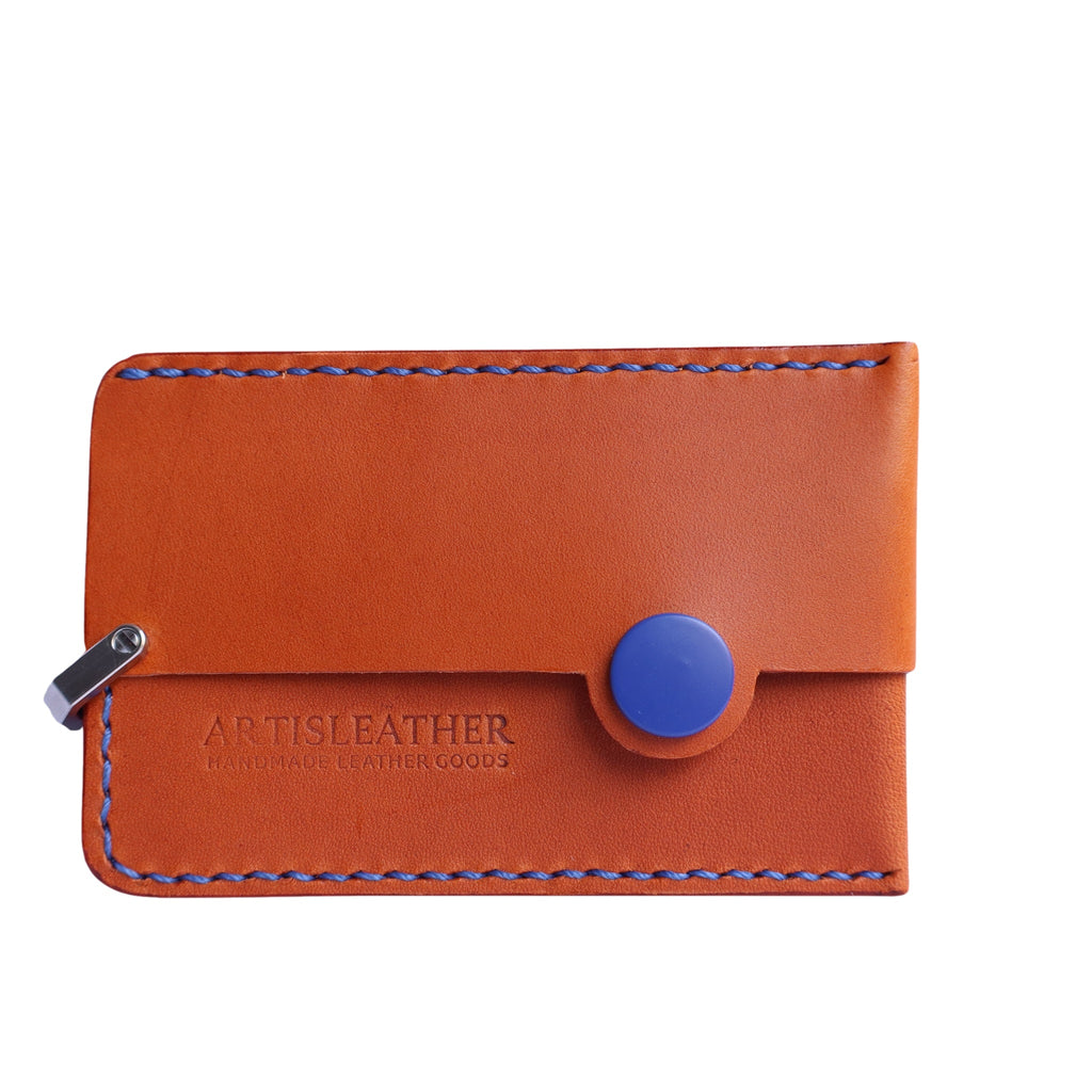 Brown Italian leather magnetic card holder with blue button and titanium D-ring
ArtisLeather 