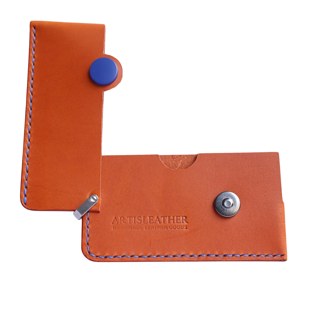 Brown Italian leather magnetic card holder with blue button and titanium D-ring
ArtisLeather 